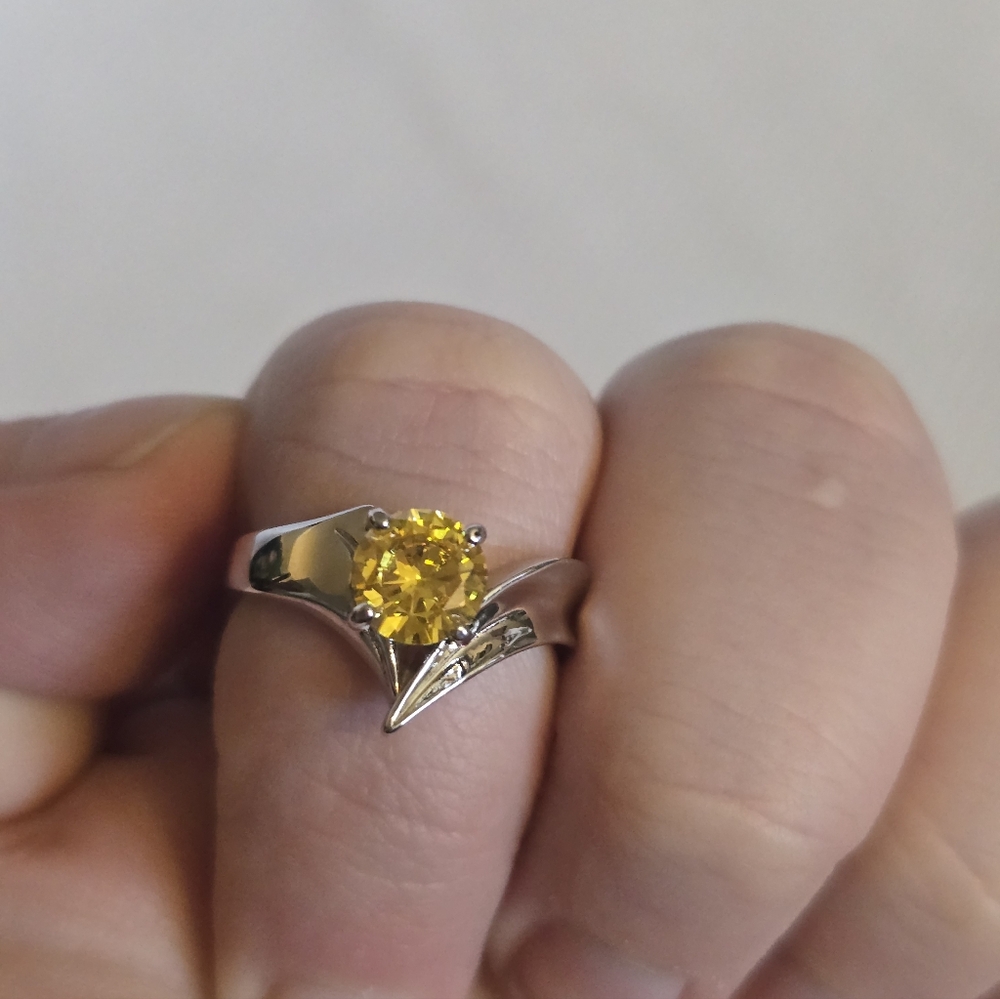 🚨3/30% OFF🚨Bubbly Belle Bath Bomb Ring- Size 7